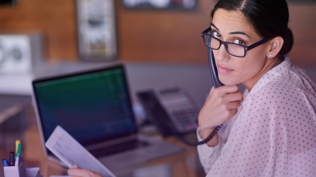 Monitoria de qualidade com IA: como eliminar o viés humano e escalar o seu atendimento